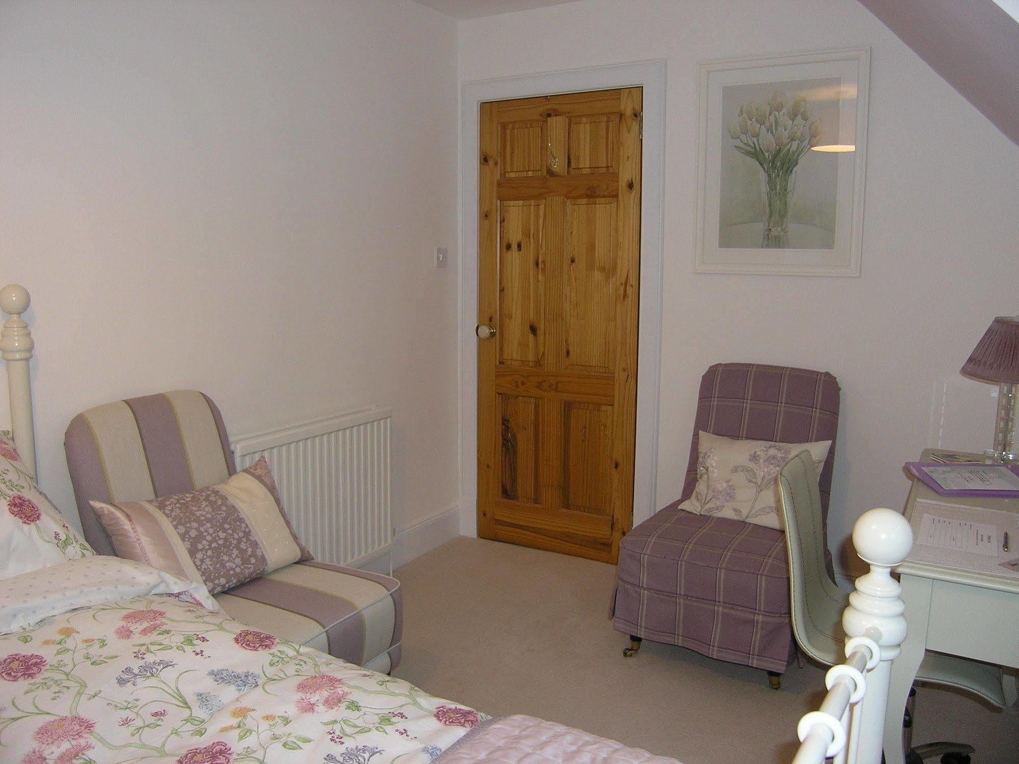 Whistlers Dell B&B Rhu Exterior photo