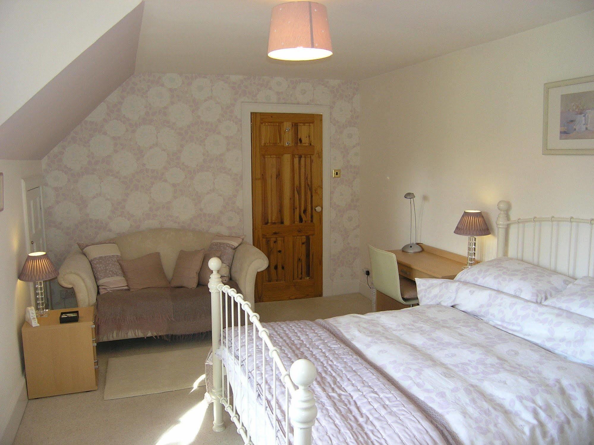 Whistlers Dell B&B Rhu Exterior photo