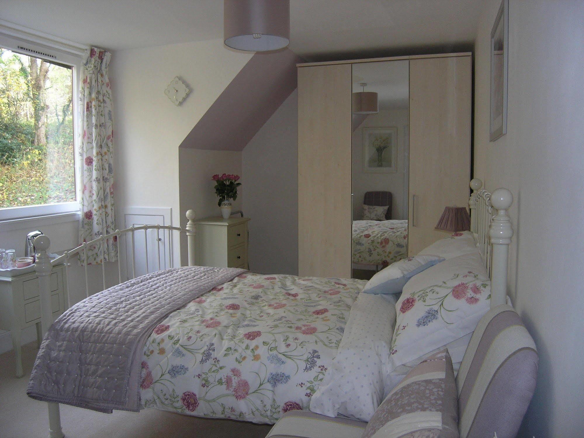 Whistlers Dell B&B Rhu Exterior photo