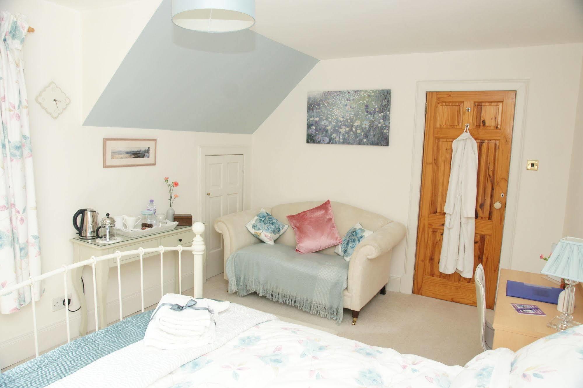 Whistlers Dell B&B Rhu Exterior photo