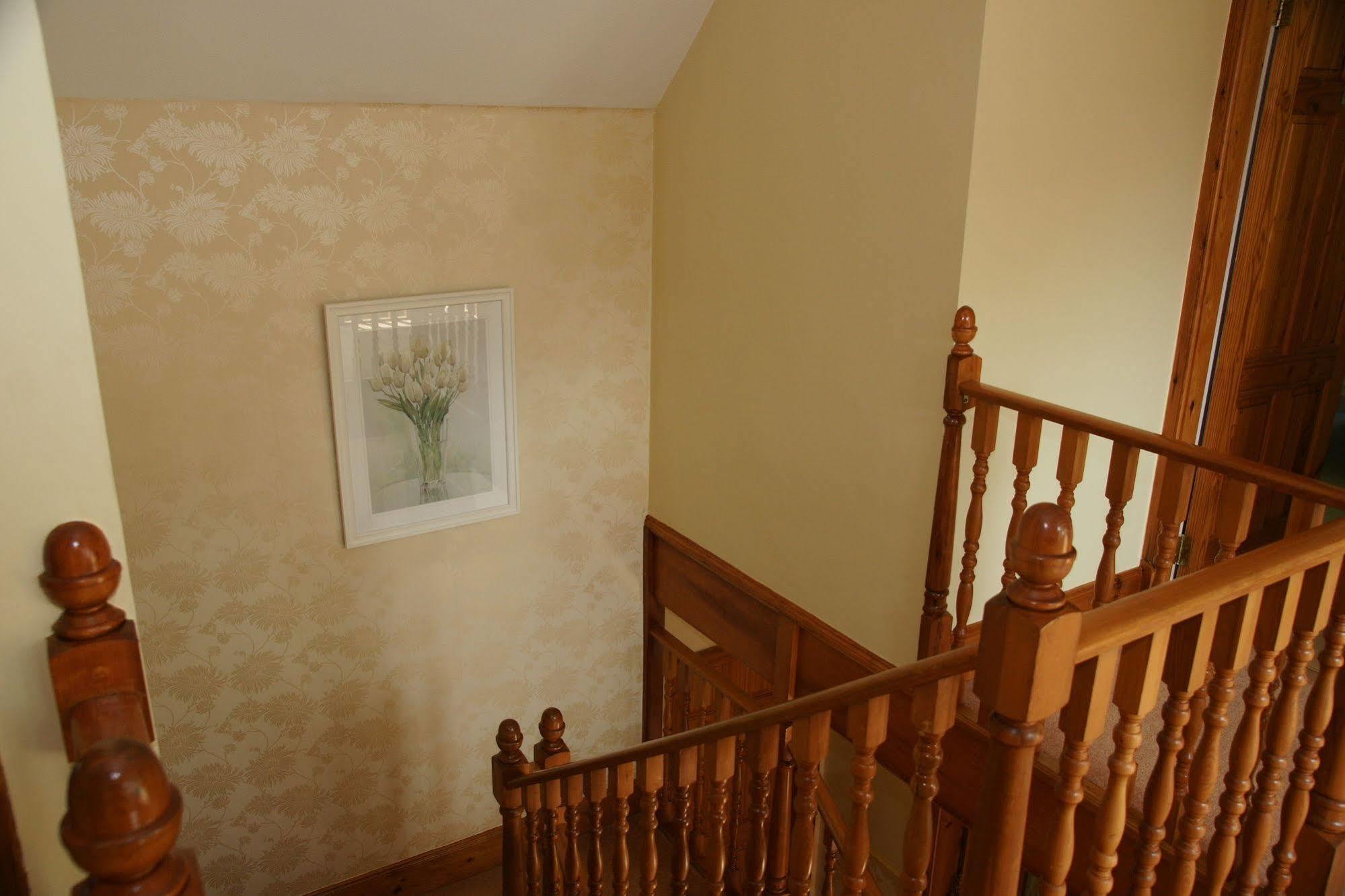 Whistlers Dell B&B Rhu Exterior photo