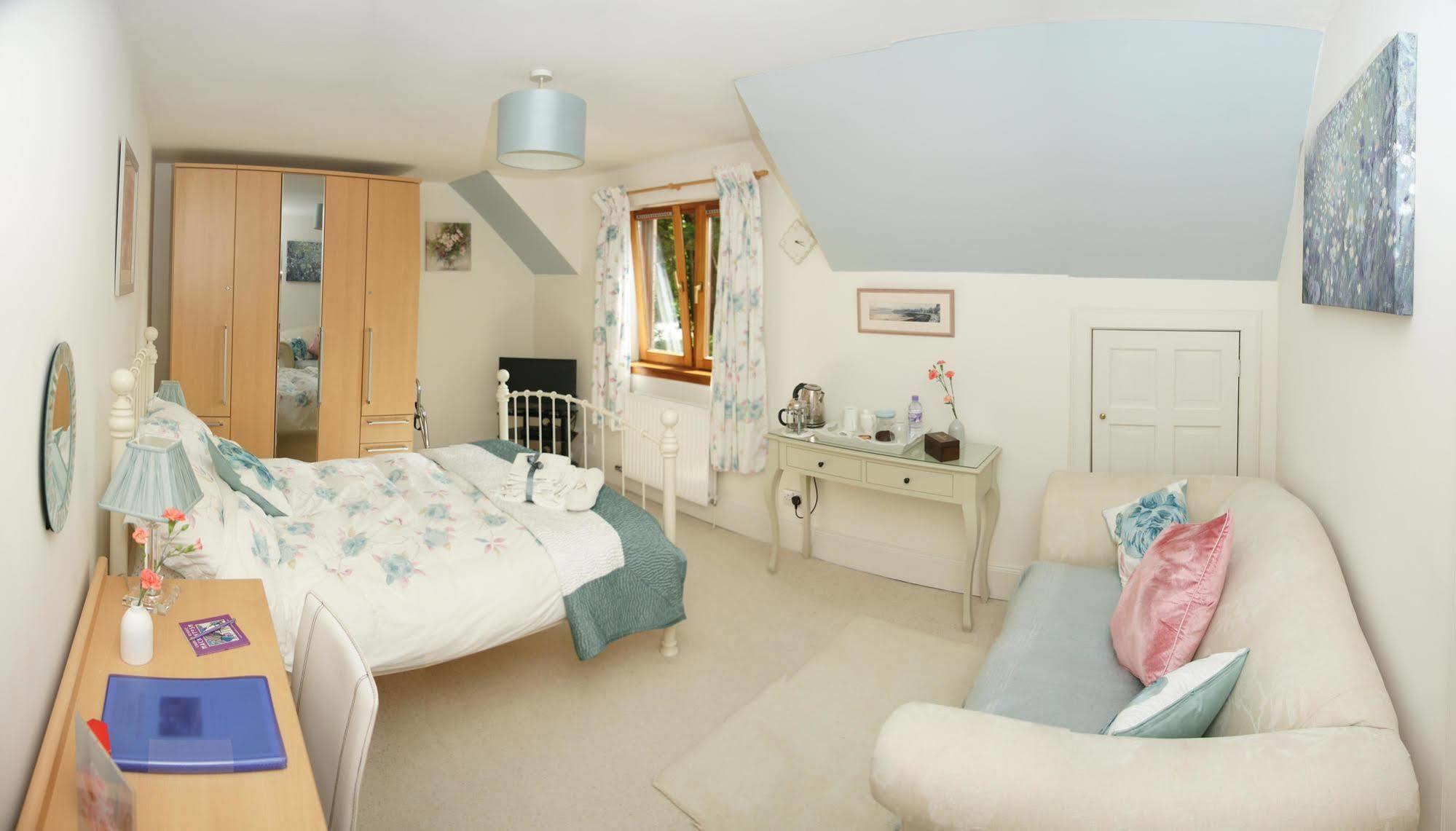 Whistlers Dell B&B Rhu Exterior photo